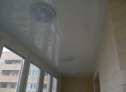 натяжной потолок на лоджии